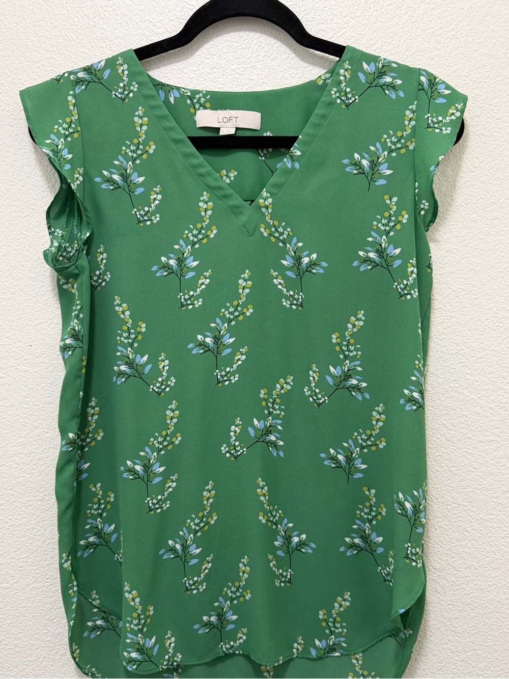 Loft green floral sleeveless blouse with v-neck, XS